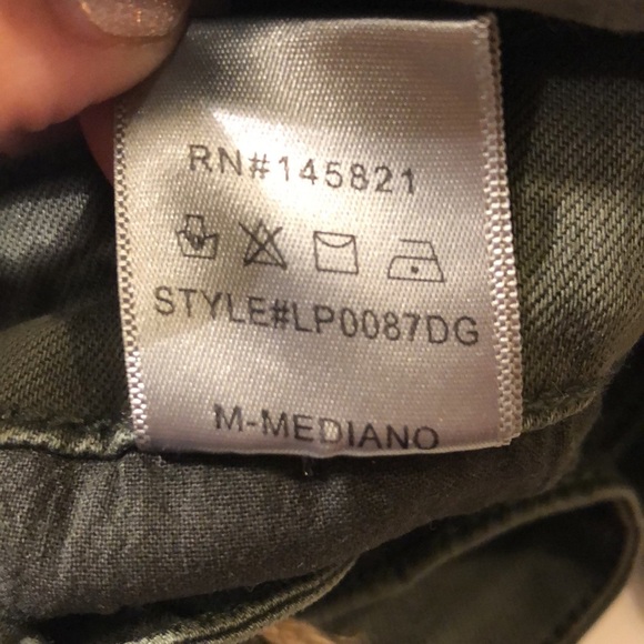 Listicle SUPER FLARE size Medium (24-26) pants. - Picture 11 of 11